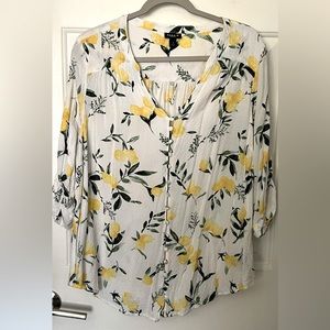 Torrid Size 1 Harper White Lemon Print Button Front Blouse.